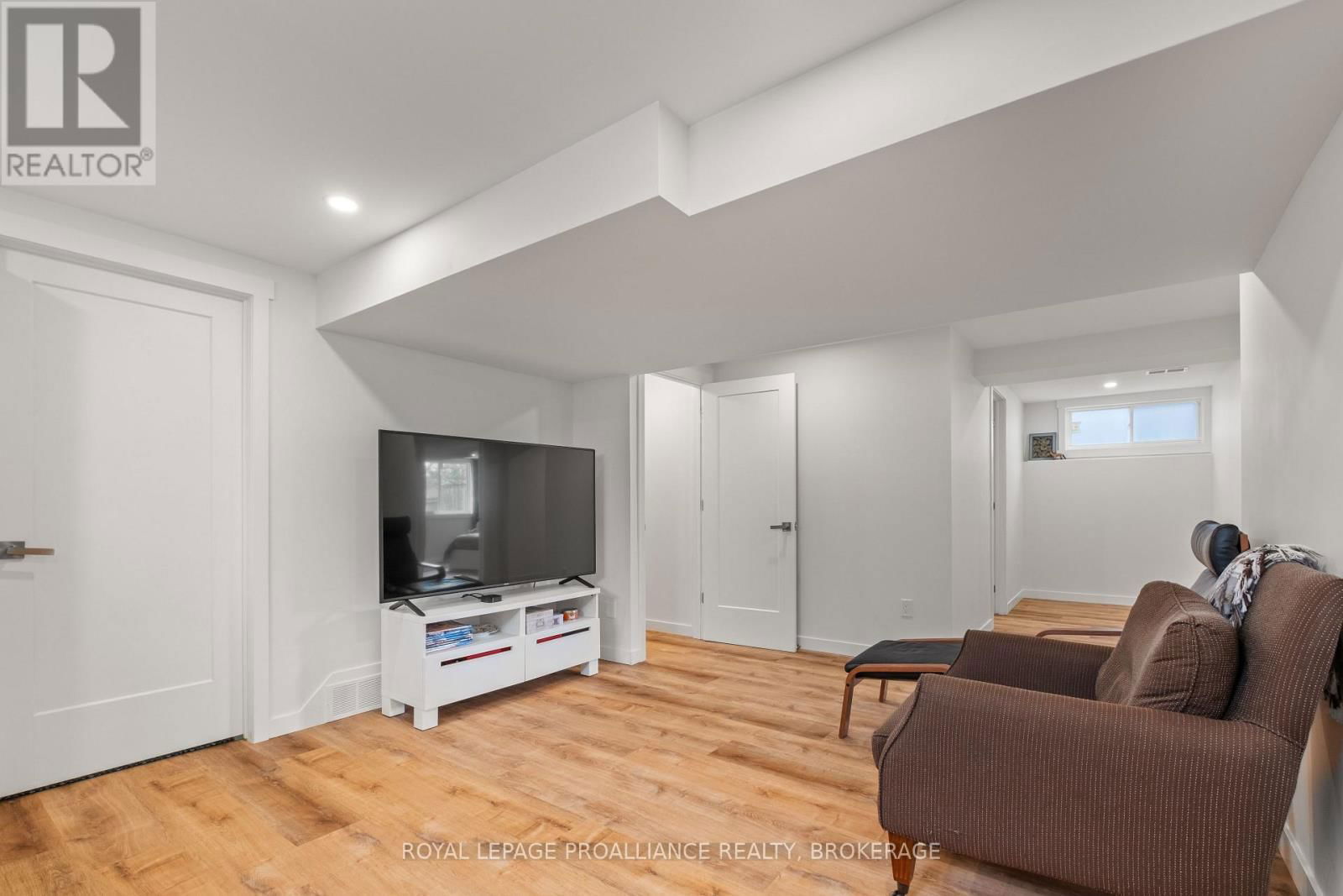 34 SCHOONER DRIVE Image 22