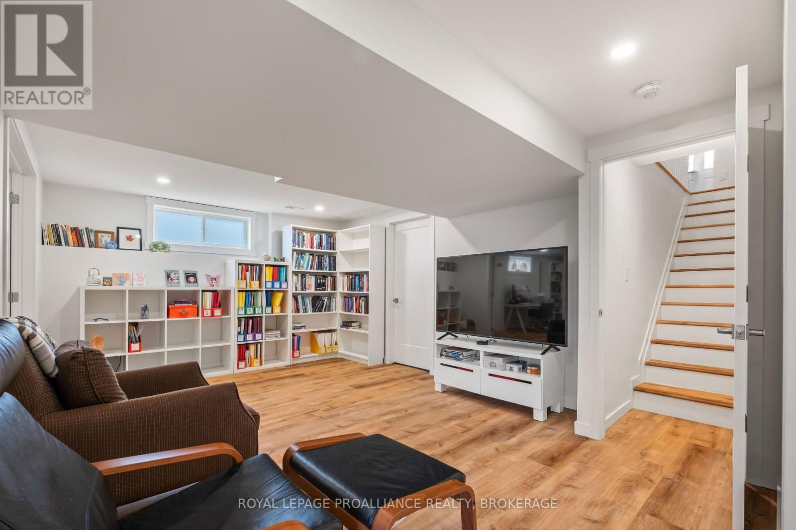 34 SCHOONER DRIVE Image 25