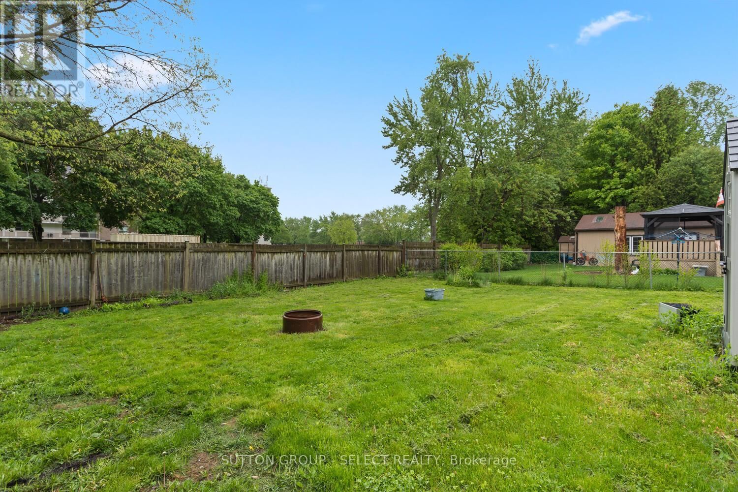 317 BELFIELD STREET Image 32