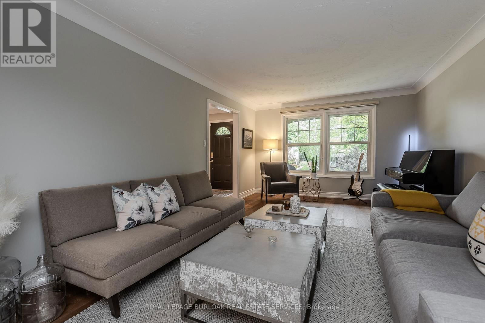 6 CARL CRESCENT Image 11