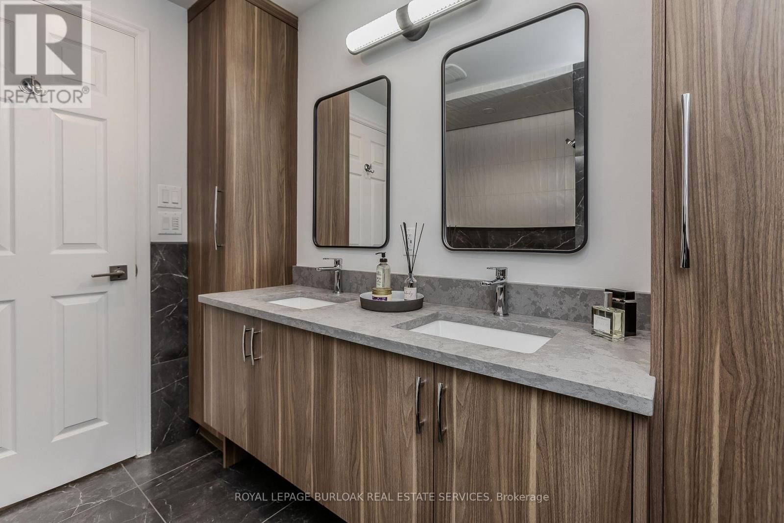 6 CARL CRESCENT Image 31