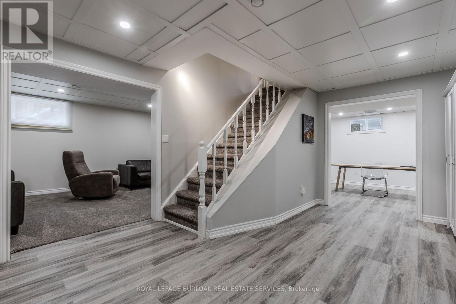 6 CARL CRESCENT Image 33