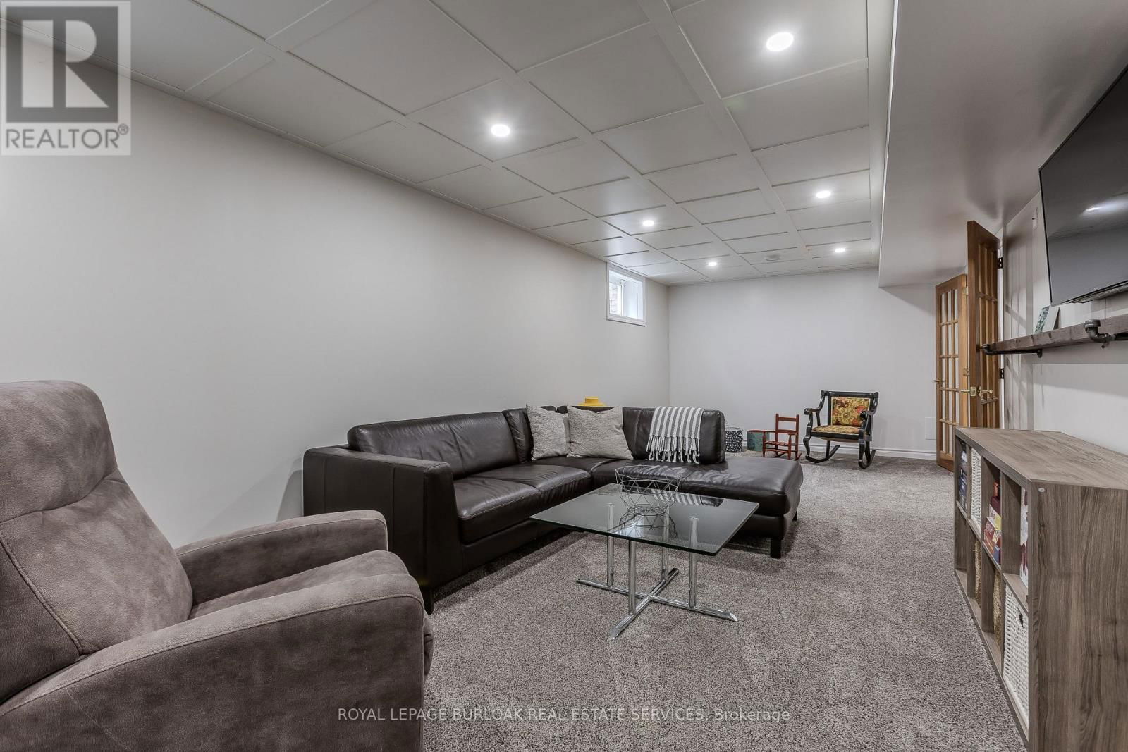6 CARL CRESCENT Image 34