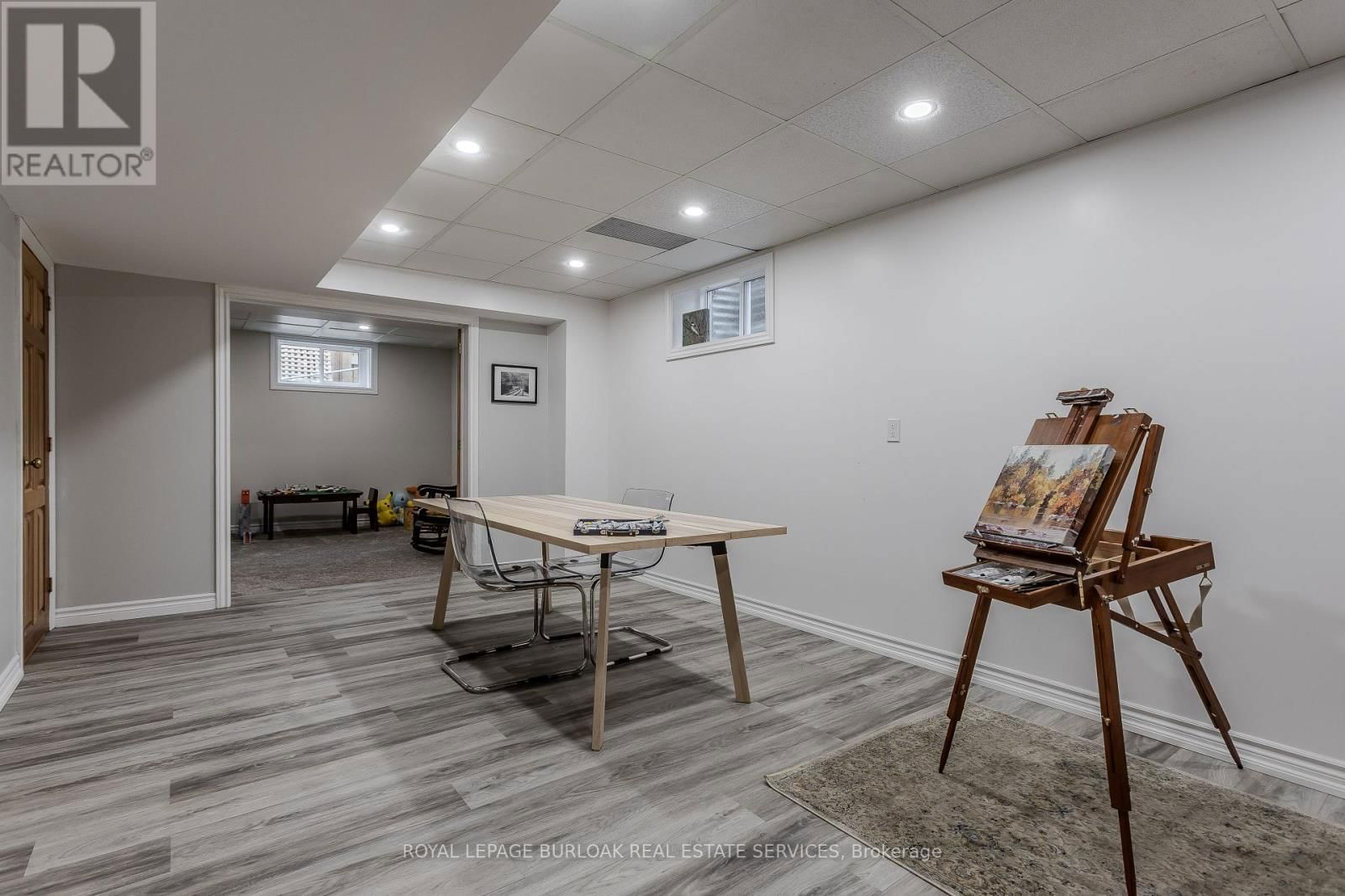 6 CARL CRESCENT Image 37