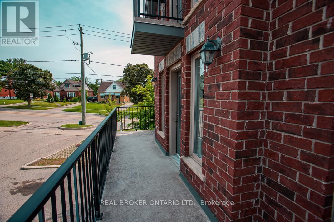 B - 489 EAST AVENUE Image 26