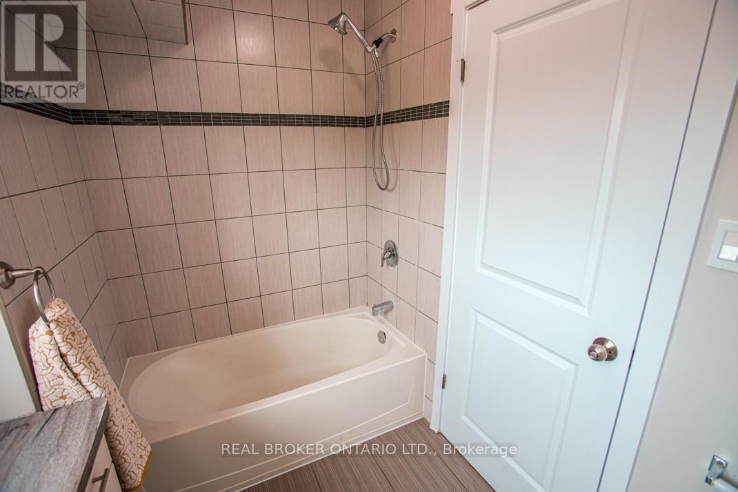 B - 489 EAST AVENUE Image 35
