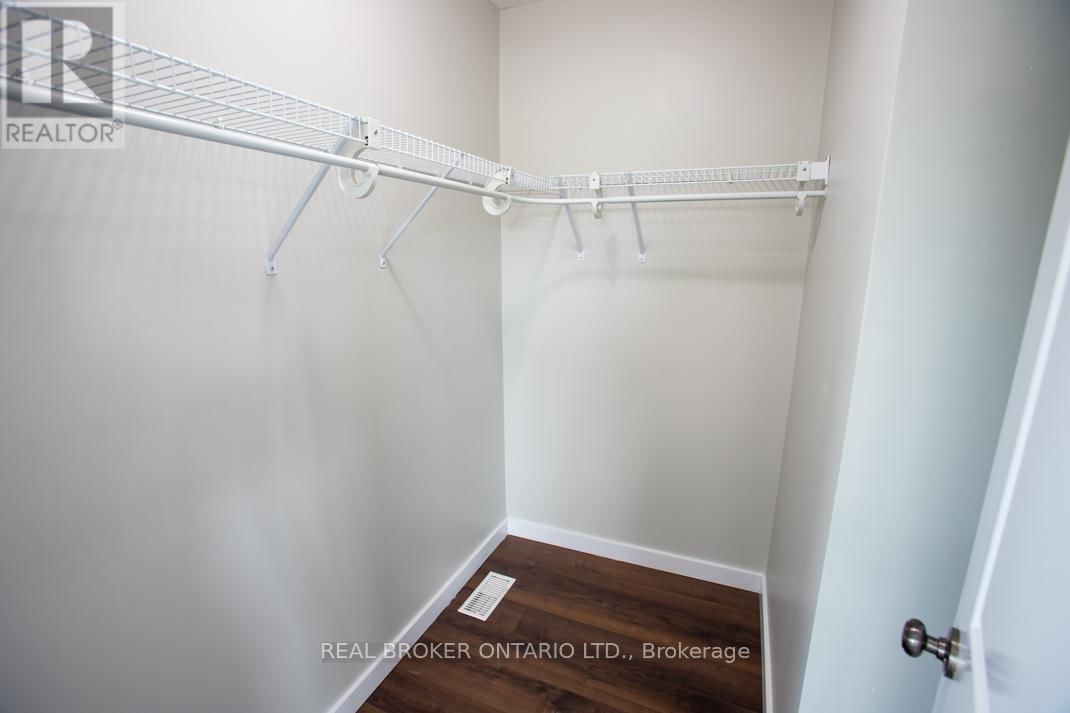 B - 489 EAST AVENUE Image 44