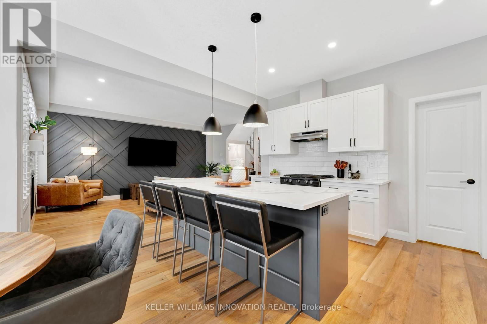27 QUEENSGATE CRESCENT Image 13