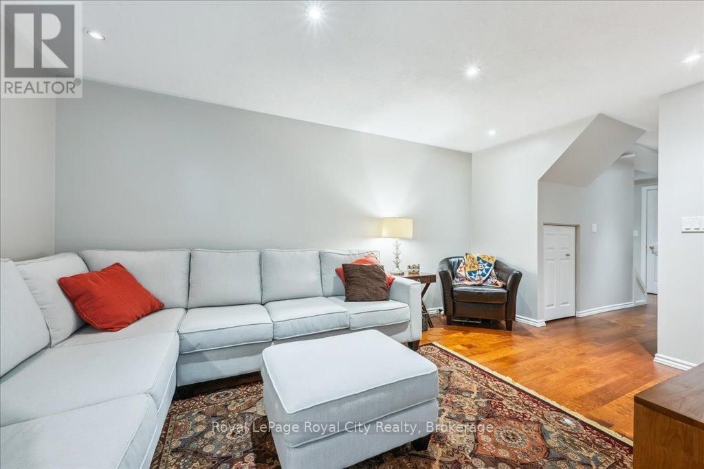 10 O'CONNOR LANE Image 30