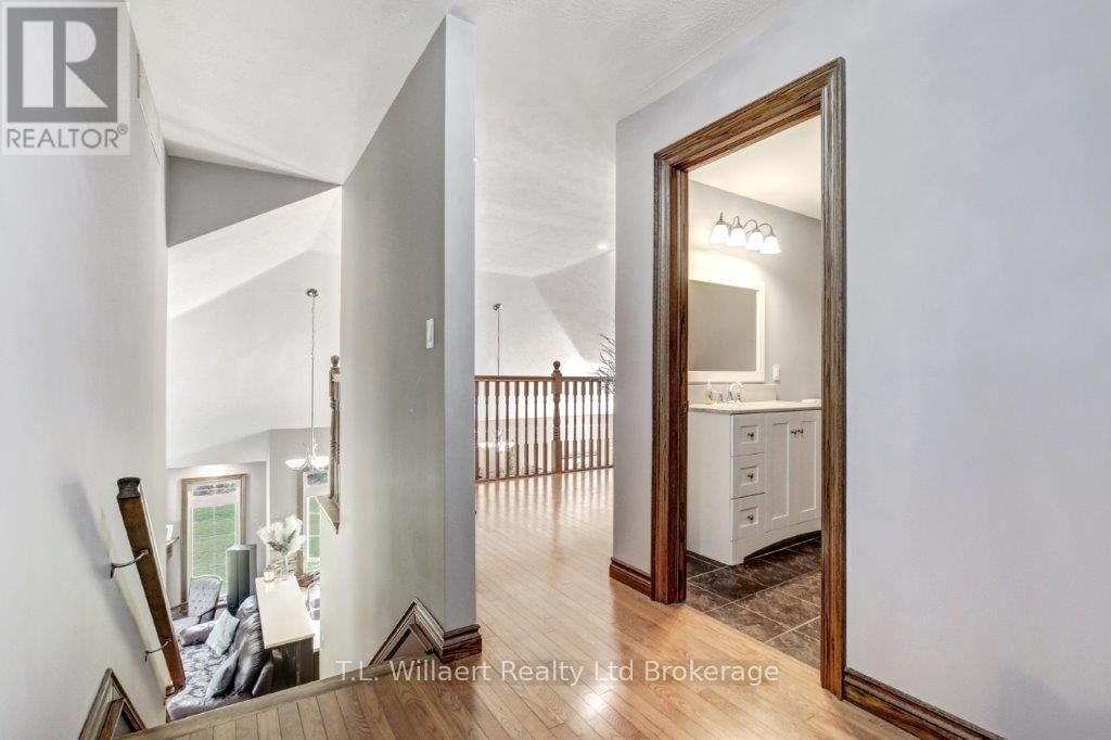 21 CHARLTON STREET Image 16