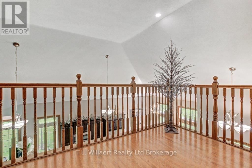 21 CHARLTON STREET Image 17