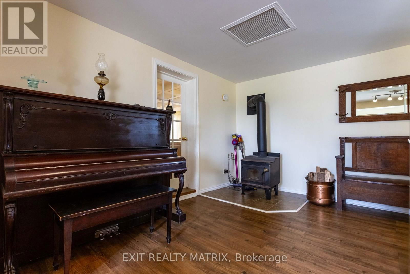 1467 WADE ROAD Image 6
