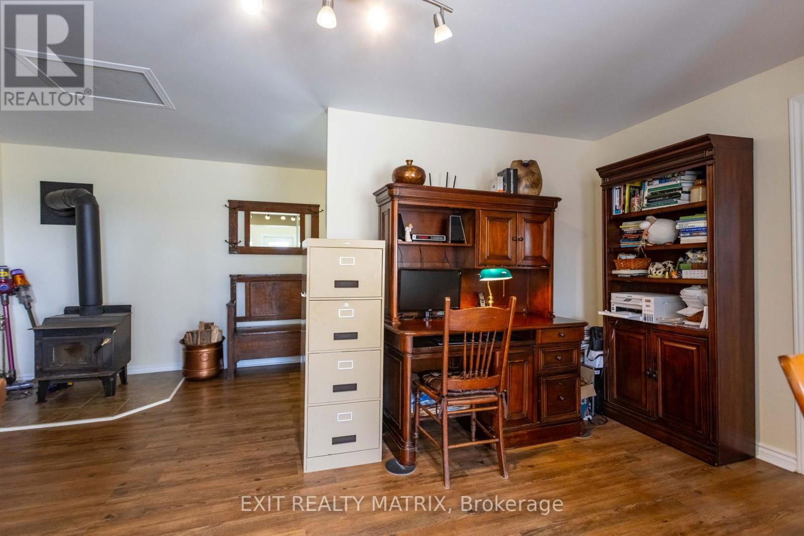 1467 WADE ROAD Image 7