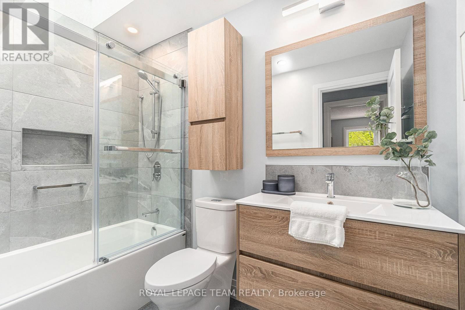 2259 FITZROY STREET Image 23