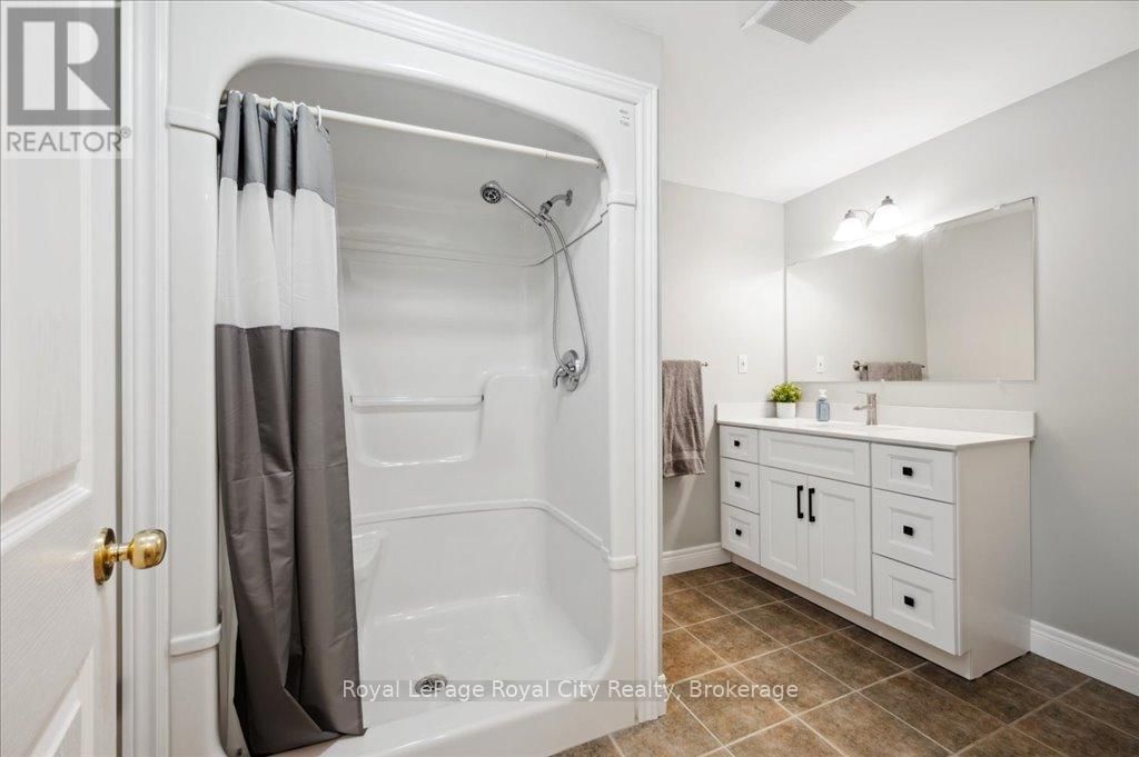 17 ST BONIFACE DRIVE Image 32