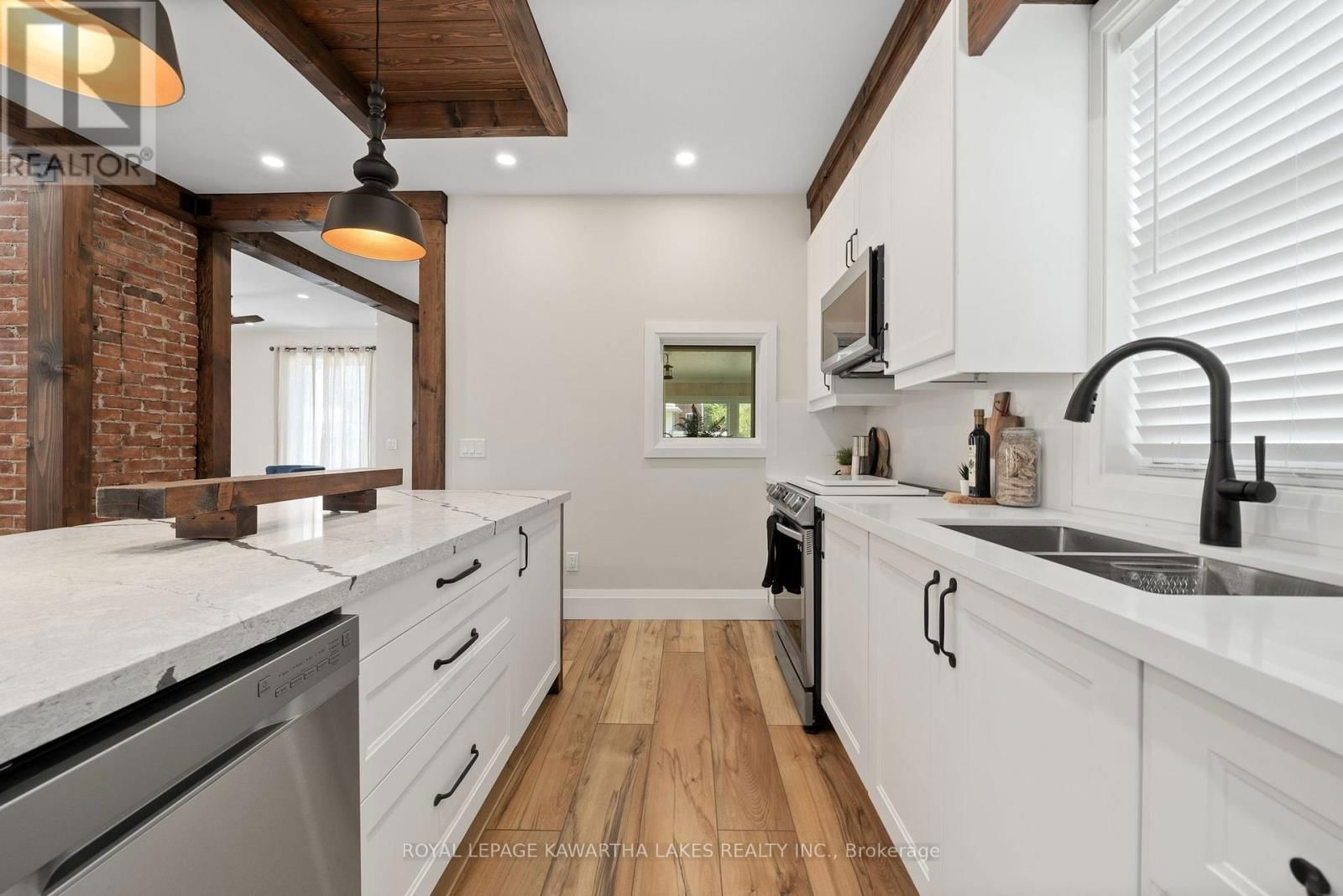 45 OAK STREET Image 16