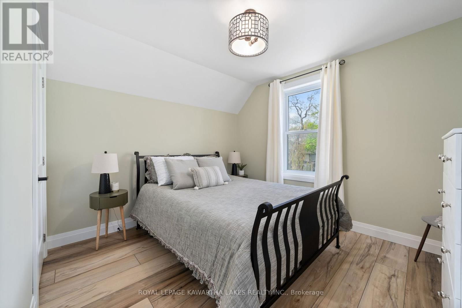 45 OAK STREET Image 24