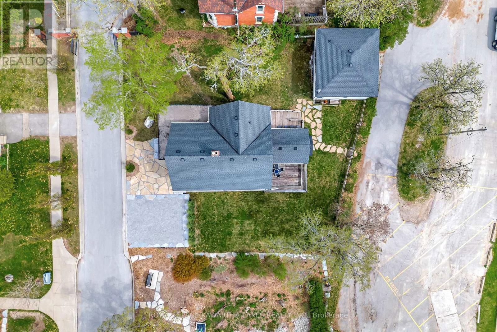 45 OAK STREET Image 31