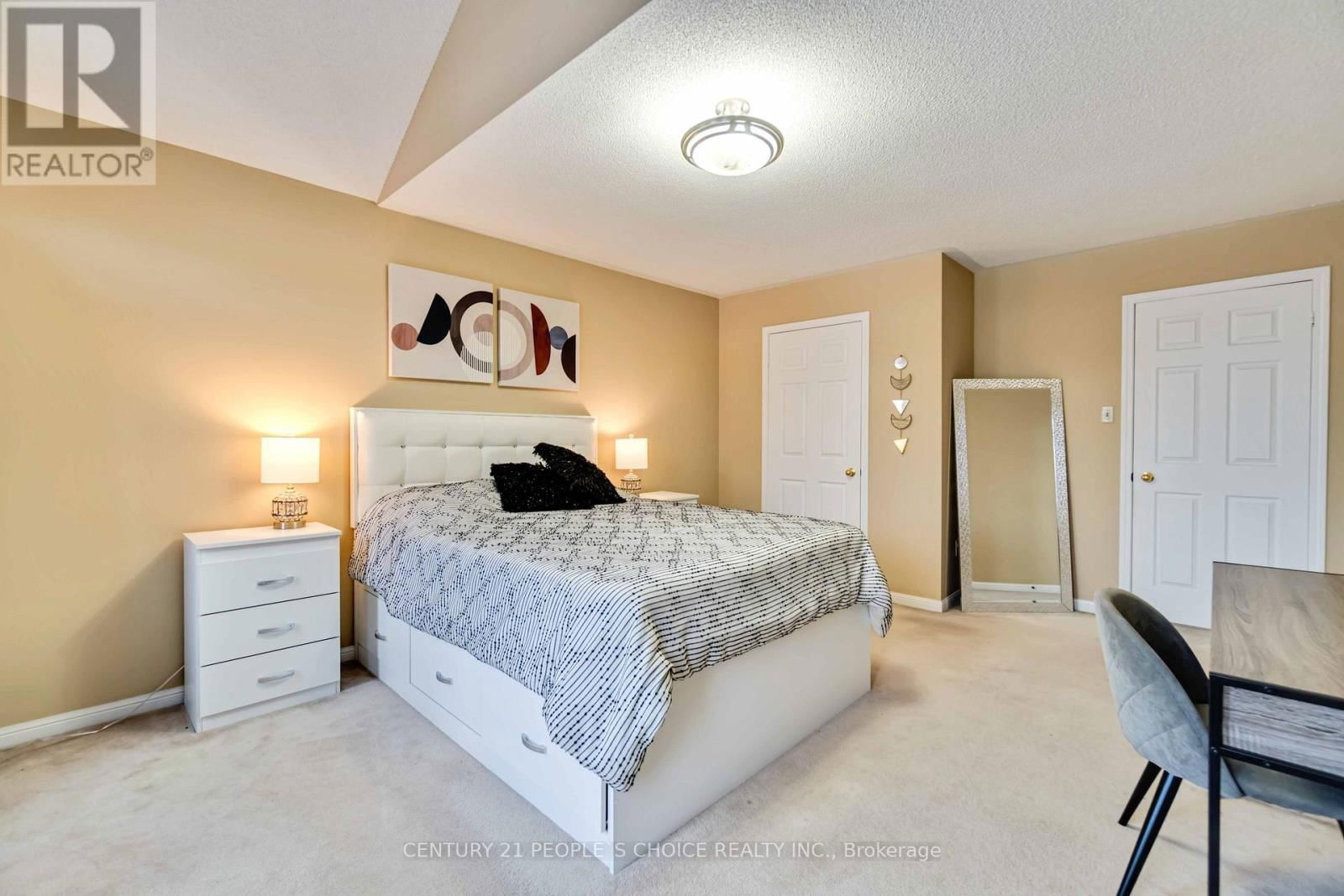 52 CANNING CRESCENT Image 23