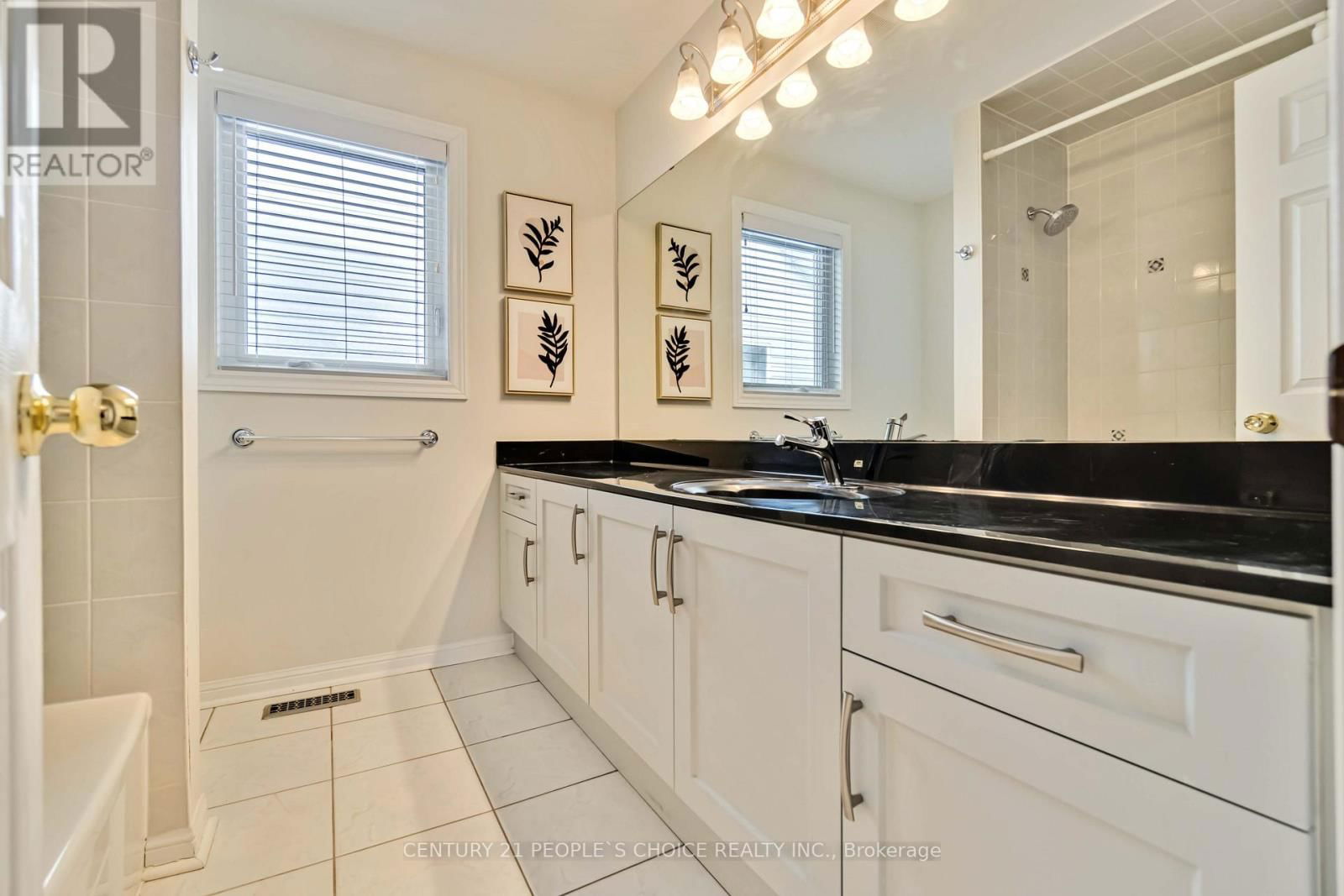 52 CANNING CRESCENT Image 27