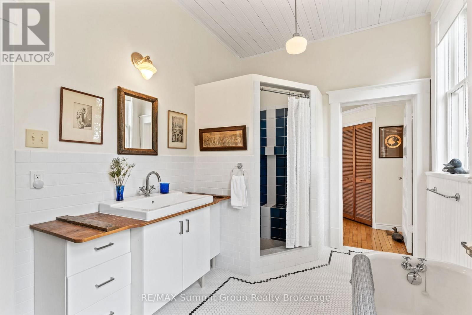 136630 GREY ROAD 12 Image 18