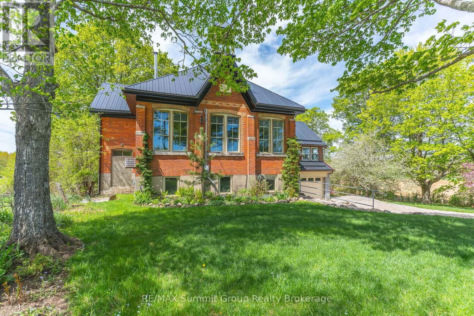 136630 GREY ROAD 12 Image 2