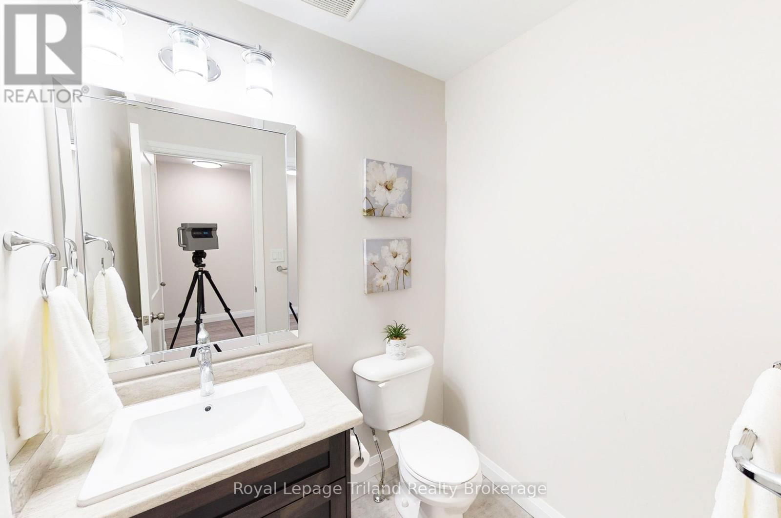 Unit A - 137 WIMPOLE STREET Image 13