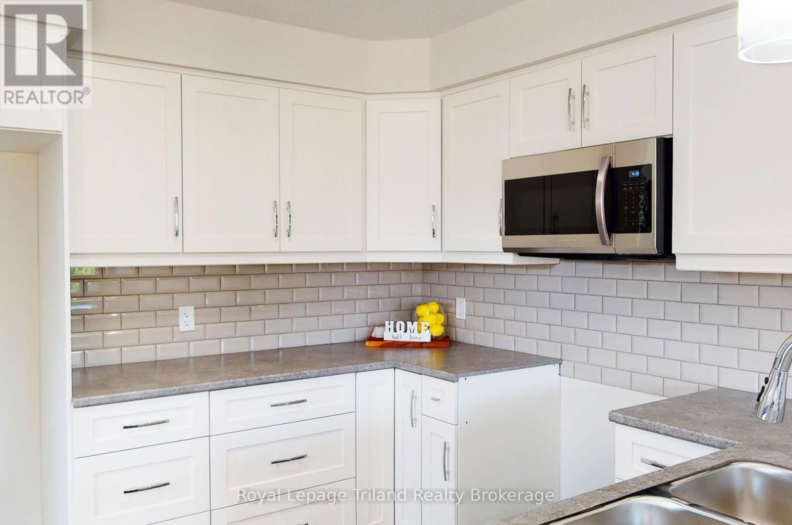 Unit A - 137 WIMPOLE STREET Image 6