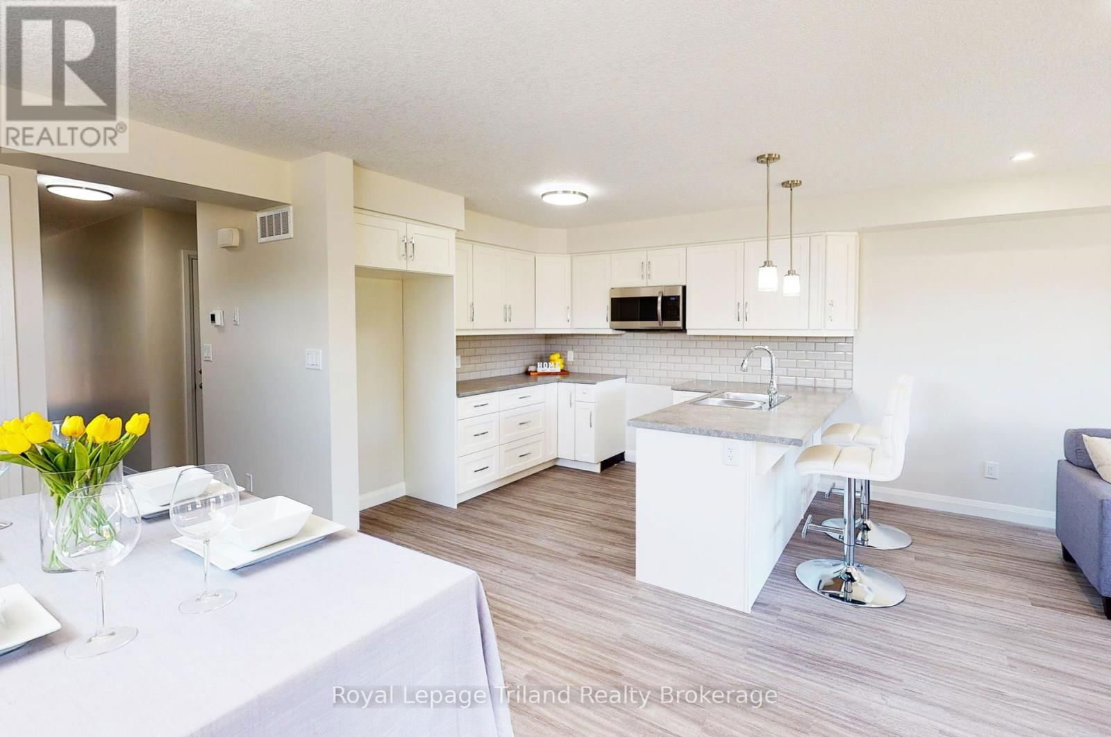Unit A - 137 WIMPOLE STREET Image 7