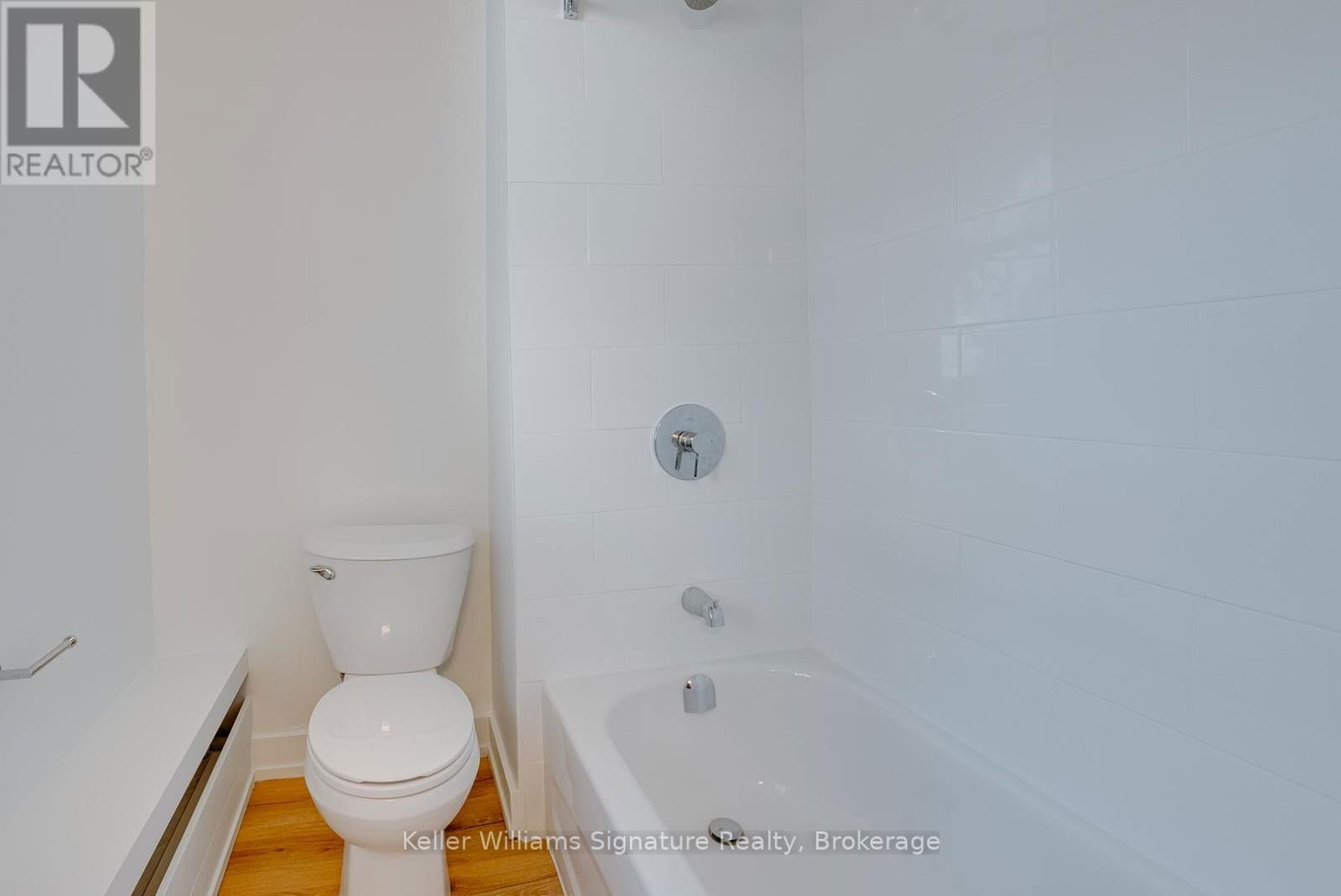 3 - 200 KING STREET Image 12