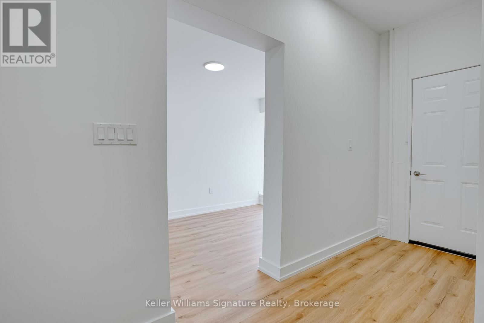 6 - 200 KING STREET Image 3