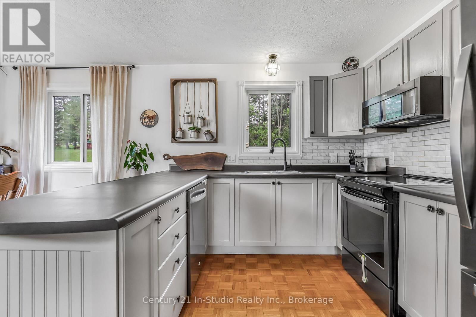 222 GEORGE STREET SOUTH Image 15