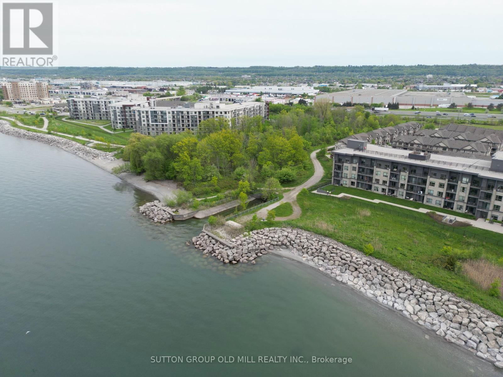 53 SOUTHSHORE CRESCENT Image 2
