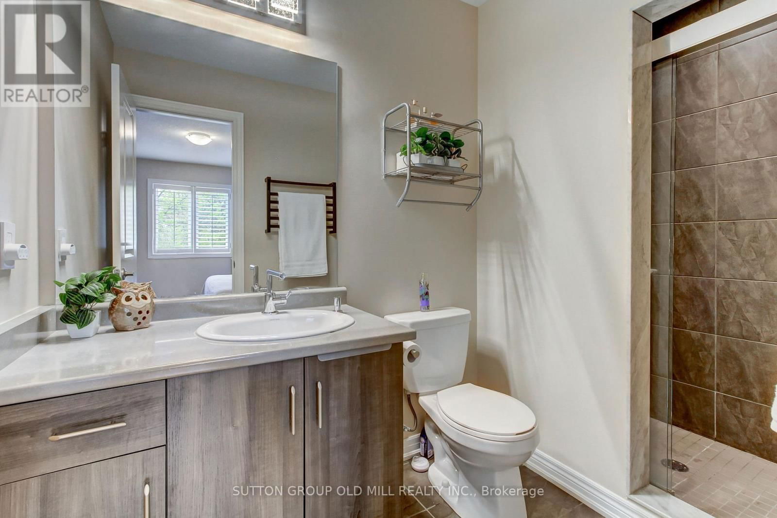 53 SOUTHSHORE CRESCENT Image 21