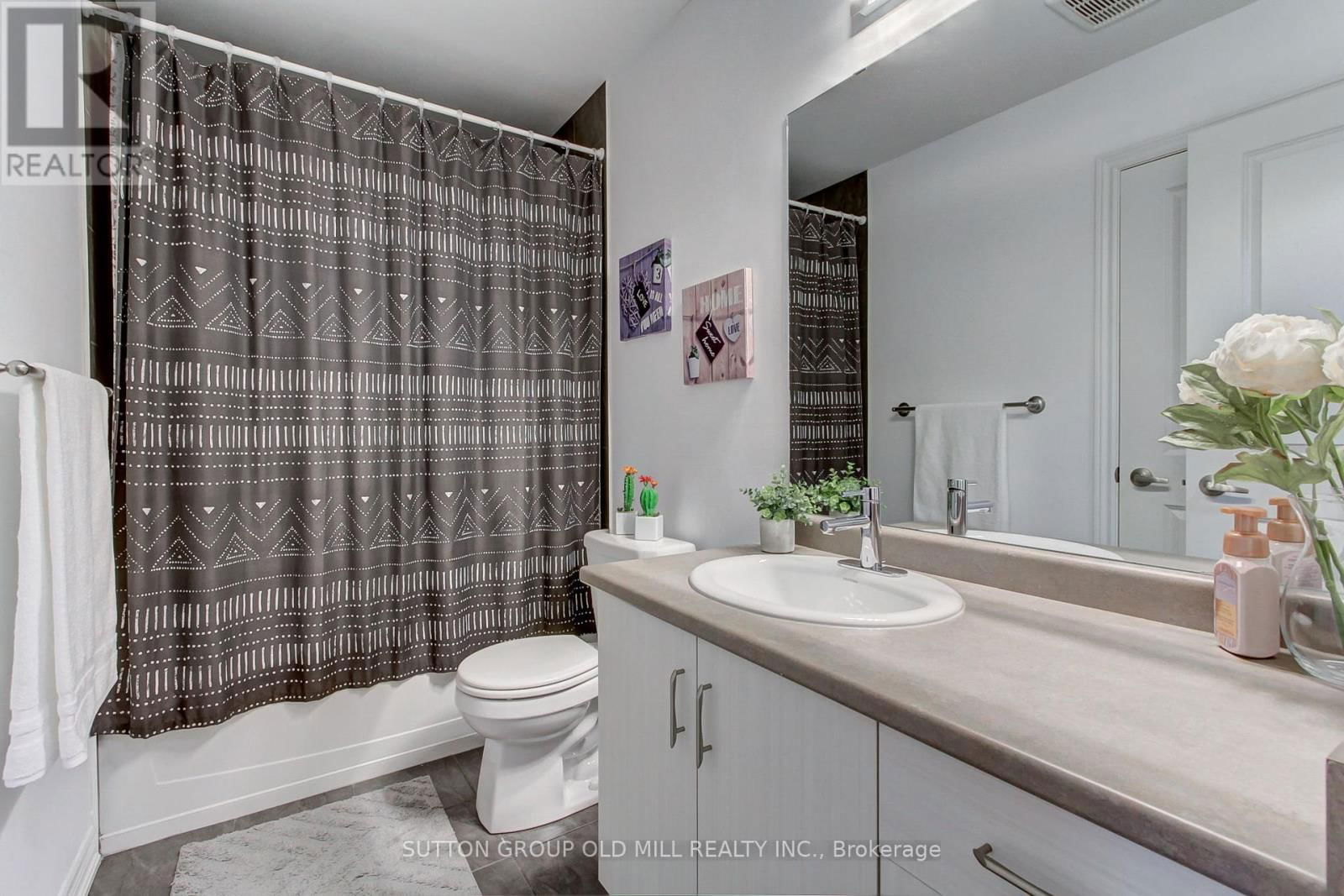 53 SOUTHSHORE CRESCENT Image 25