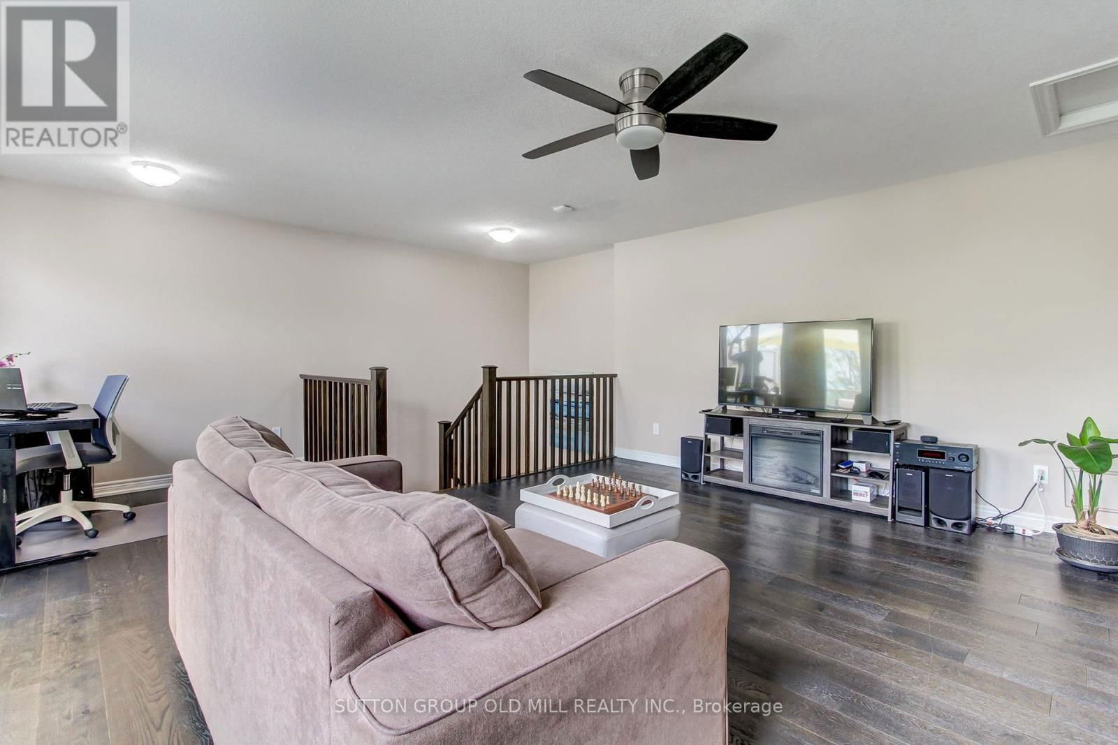 53 SOUTHSHORE CRESCENT Image 26