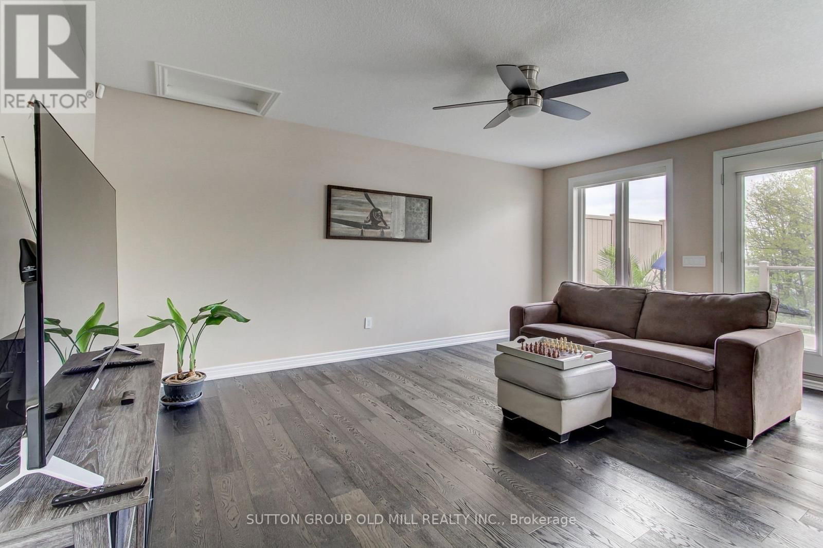53 SOUTHSHORE CRESCENT Image 27