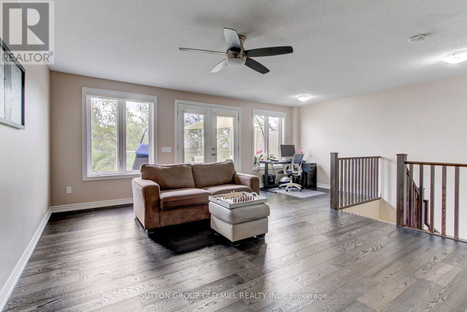 53 SOUTHSHORE CRESCENT Image 28