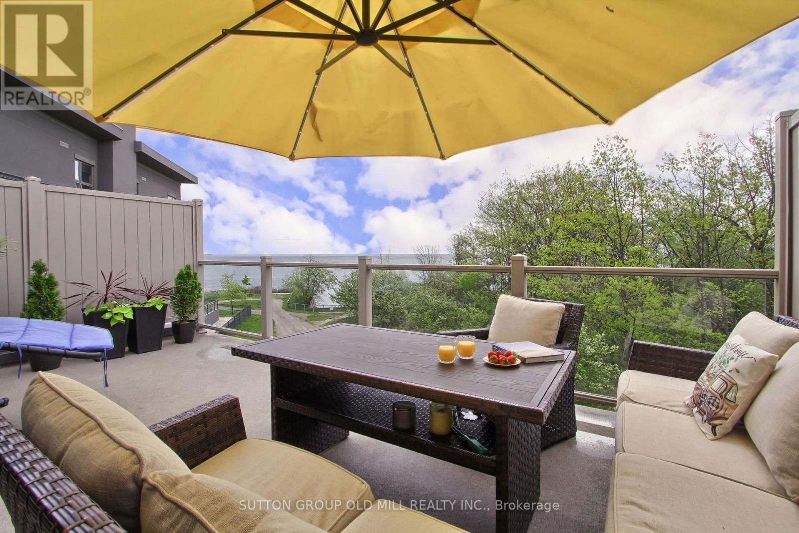 53 SOUTHSHORE CRESCENT Image 29