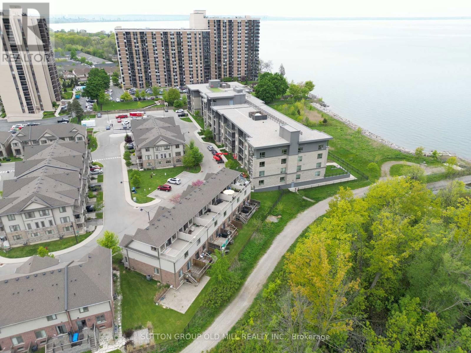 53 SOUTHSHORE CRESCENT Image 3