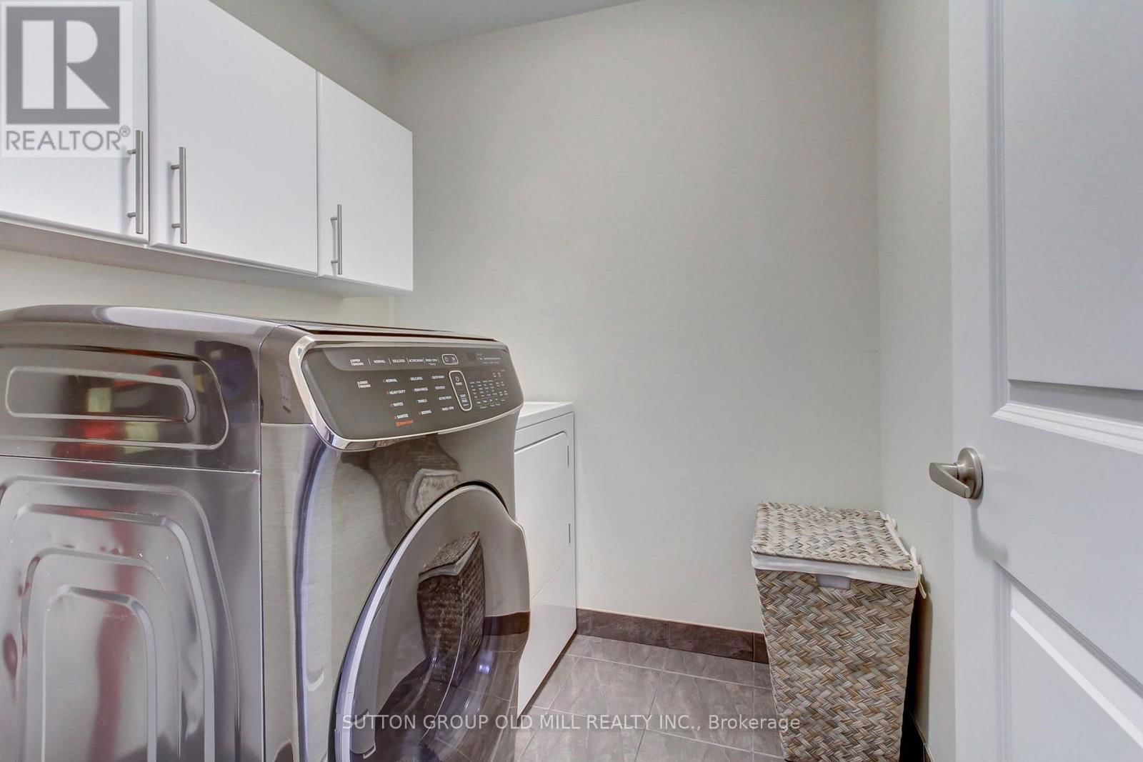 53 SOUTHSHORE CRESCENT Image 32
