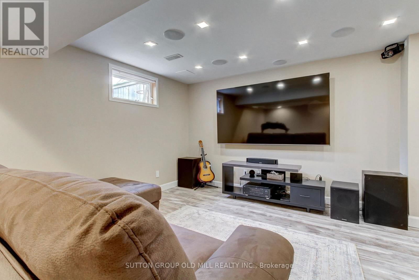 53 SOUTHSHORE CRESCENT Image 35