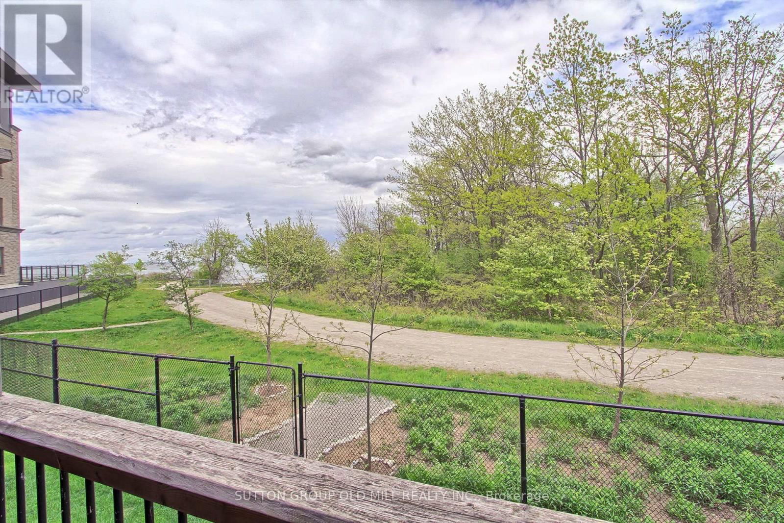 53 SOUTHSHORE CRESCENT Image 36
