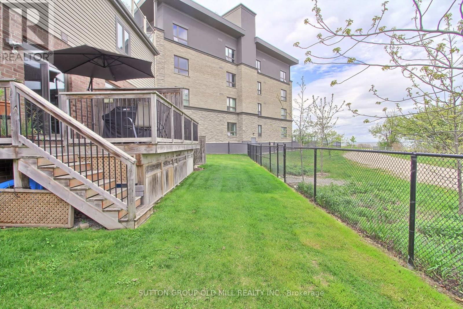 53 SOUTHSHORE CRESCENT Image 38