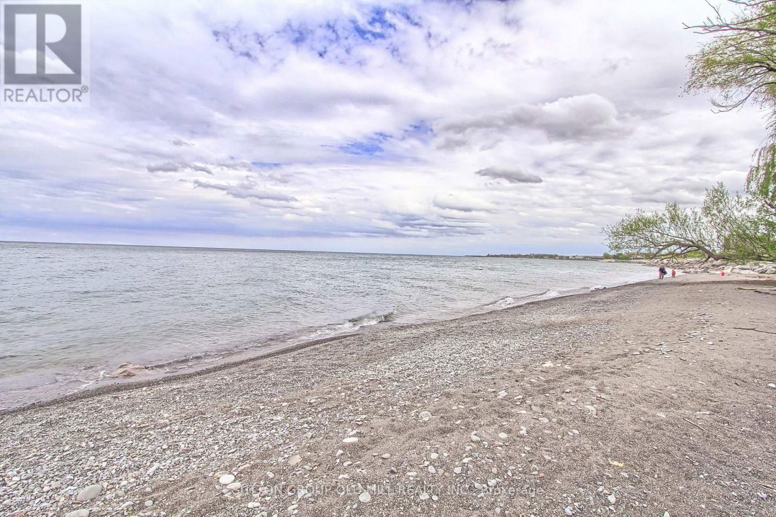 53 SOUTHSHORE CRESCENT Image 39