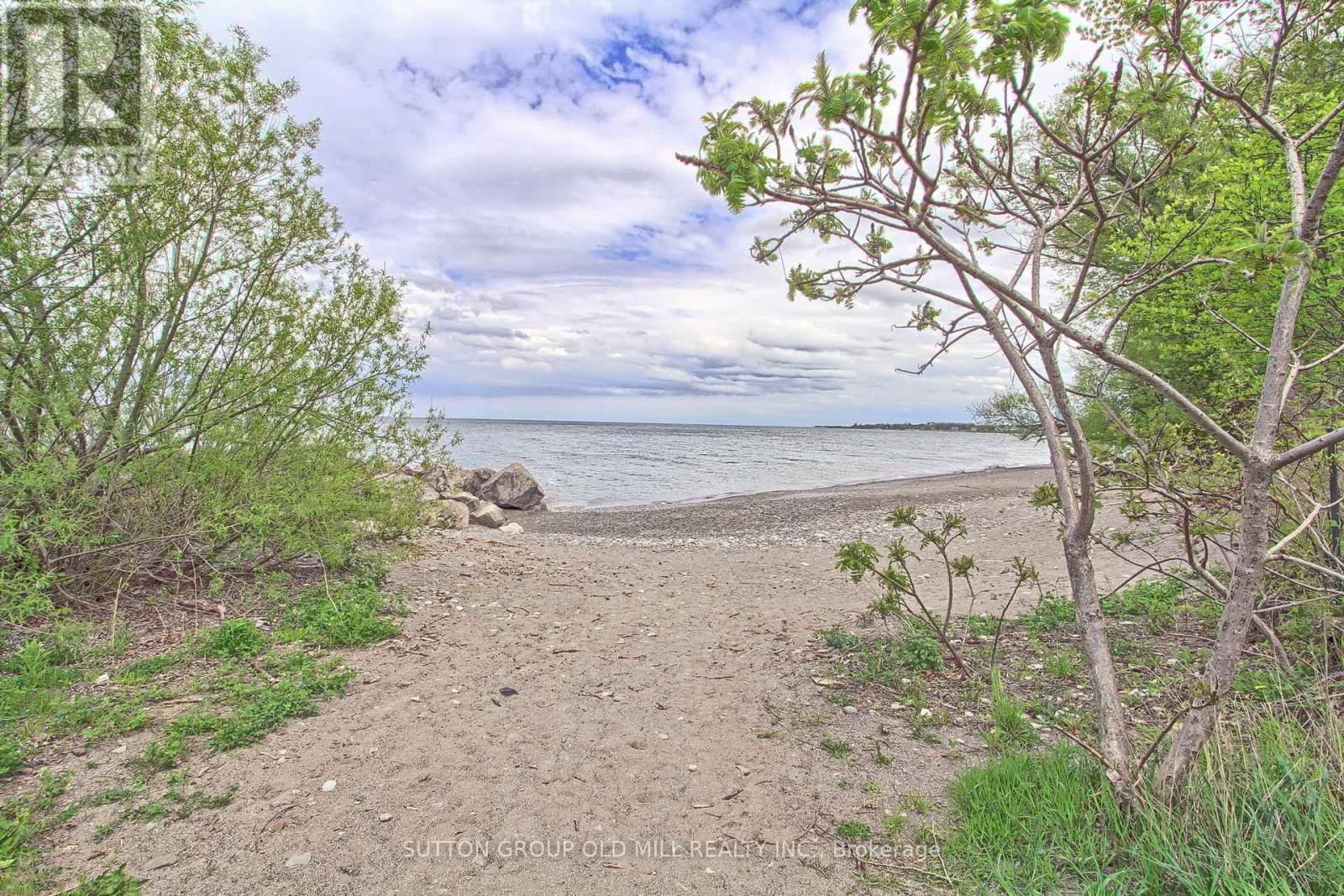 53 SOUTHSHORE CRESCENT Image 40