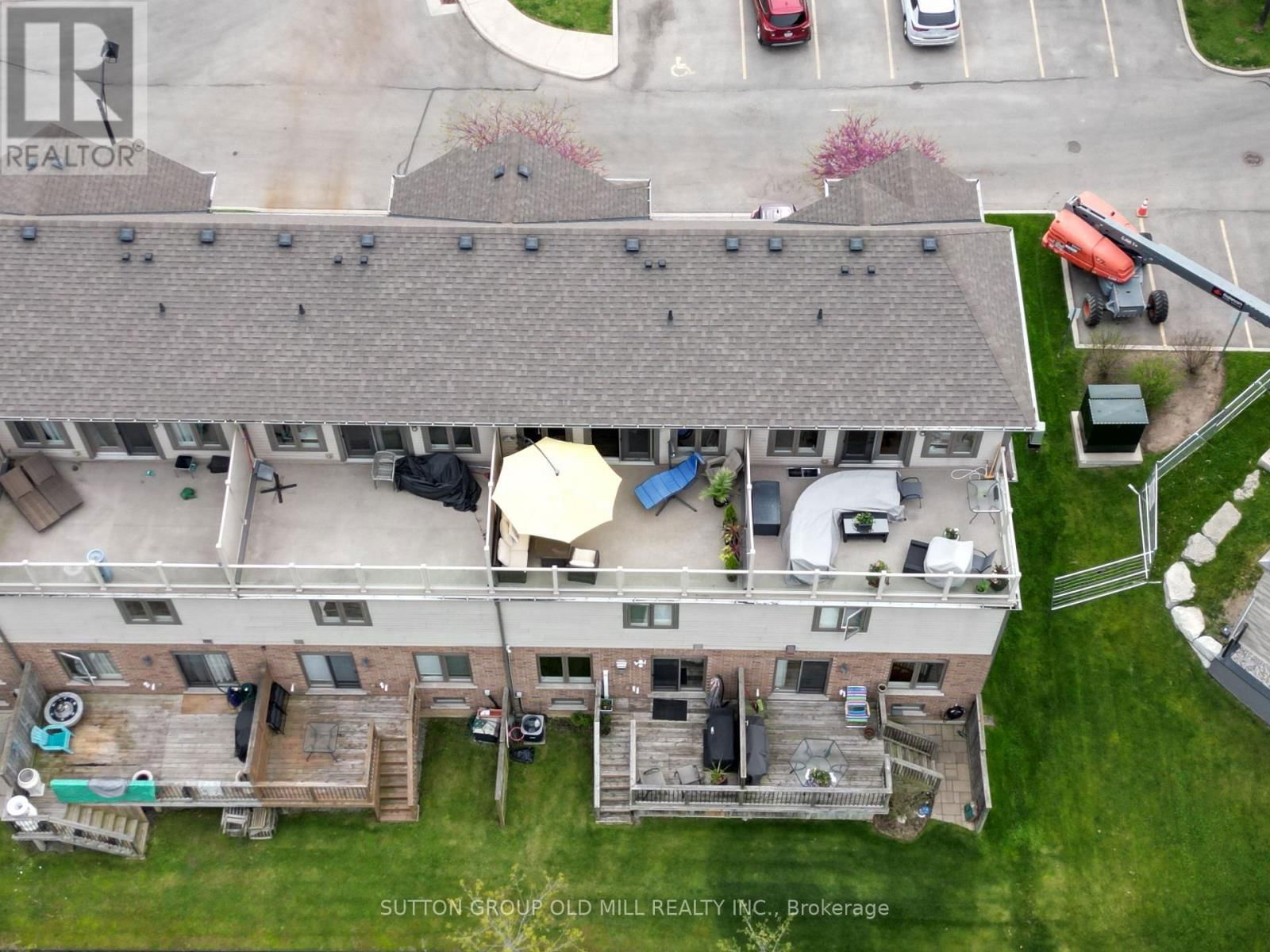 53 SOUTHSHORE CRESCENT Image 44