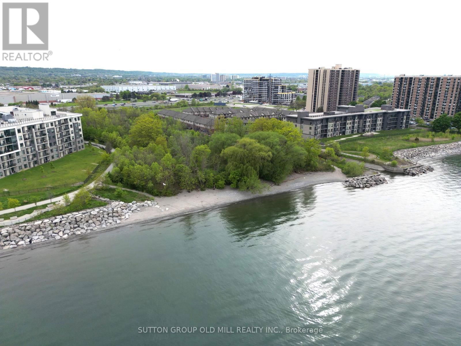 53 SOUTHSHORE CRESCENT Image 47