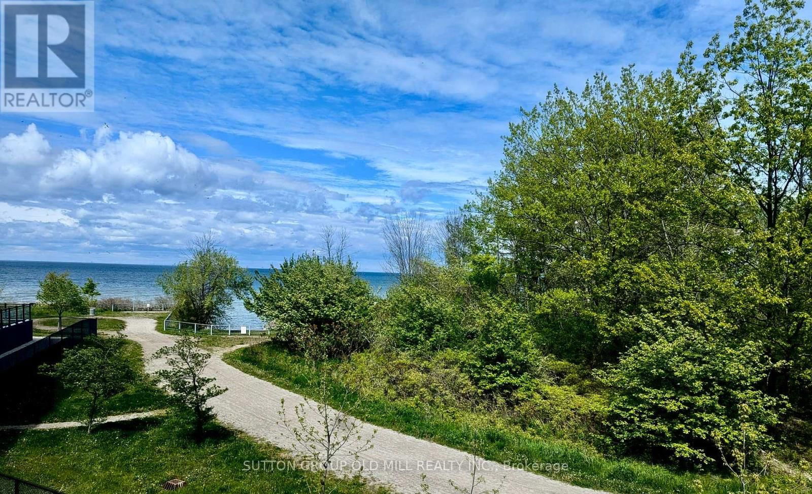 53 SOUTHSHORE CRESCENT Image 6