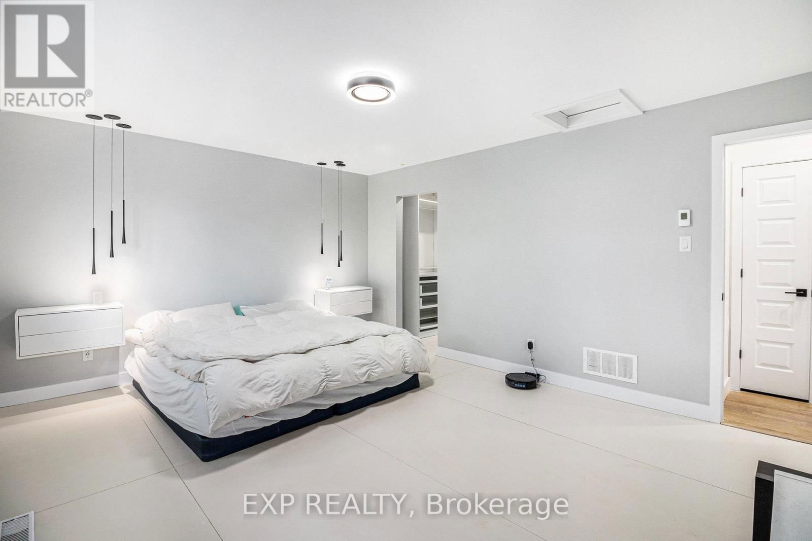 2195 NIAGARA DRIVE Image 21